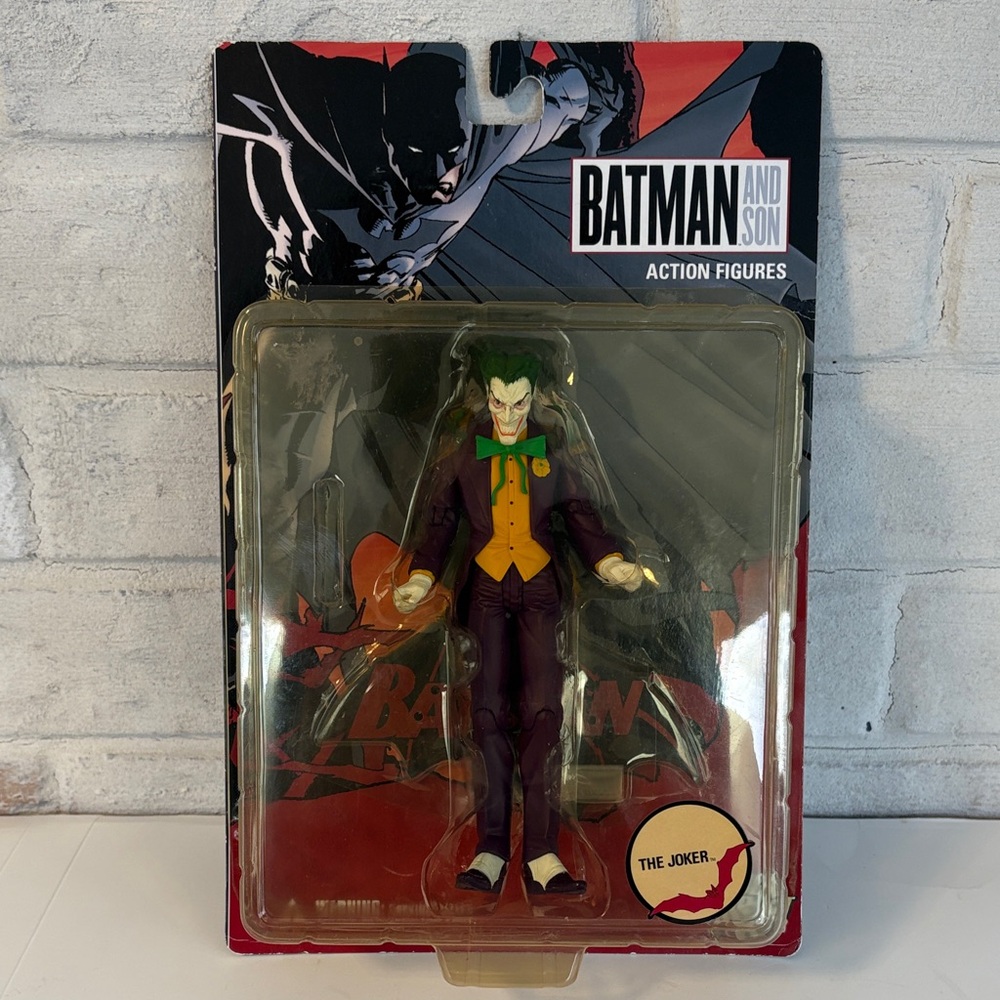 DC COMICS THE JOKER ACTION FIGURE